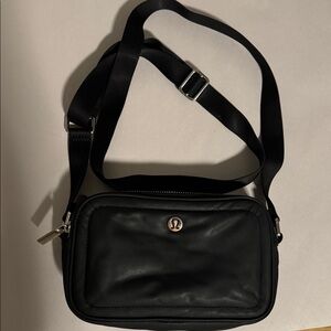 lululemon athletica Black Crossbody Bag Camera activewear minimalist Travel soft